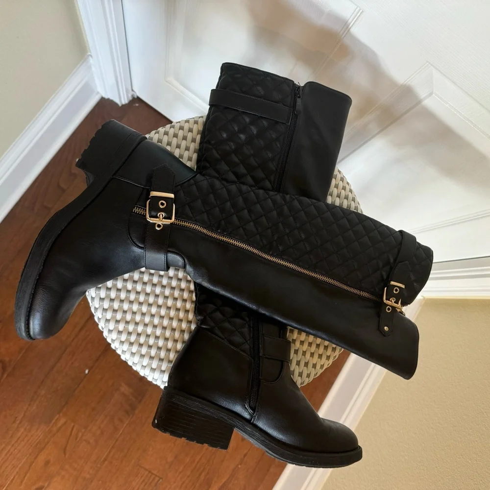 Comfortable classic black boot with gold hardware sz 7.5 - Picture 1 of 16